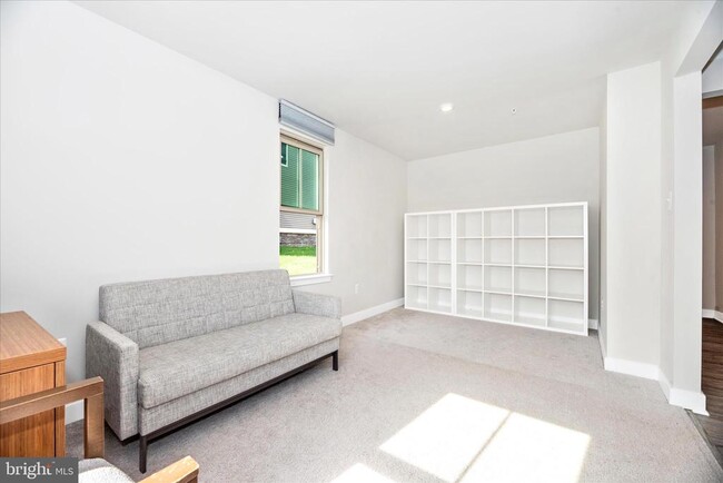 Building Photo - 6042 Fallfish Ct