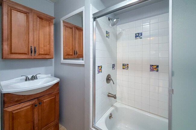 Building Photo - 288 Cahuenga Dr