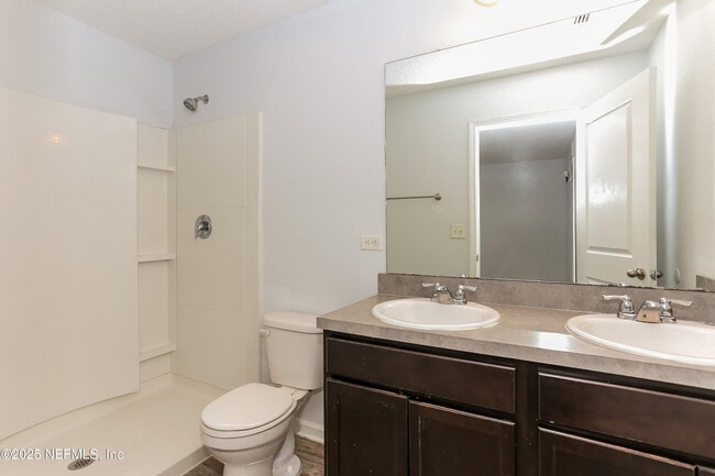 Building Photo - 522 Eiseman Wy