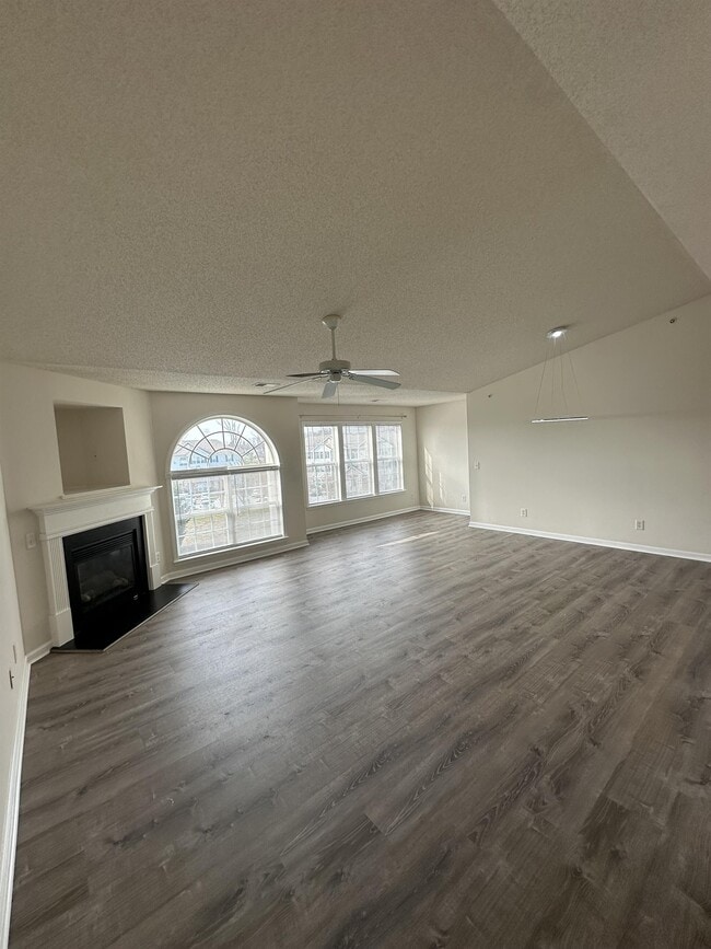 Building Photo - 6112 Hedgecock Cir