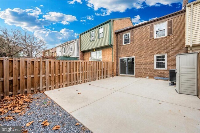 Building Photo - 140 Gold Kettle Dr