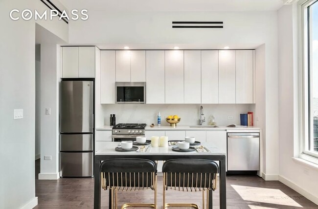 Building Photo - 232 E 54th St