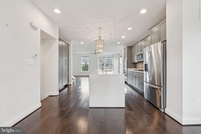 Building Photo - 46073 Hall Rd