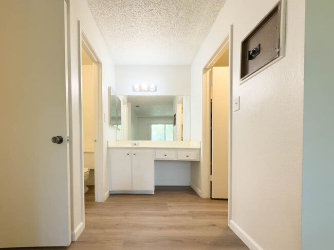 Building Photo - 2 BEDROOM 2 BATH CONDO IN GATED COMMUNITY ...
