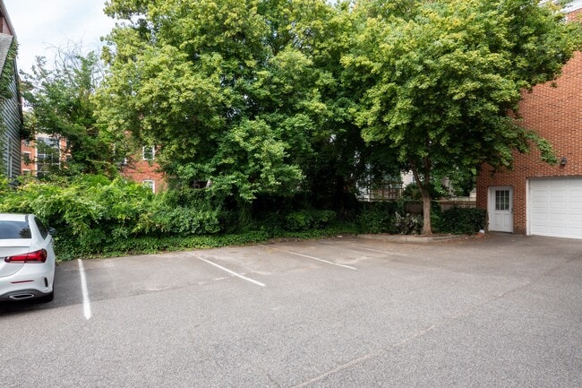 Building Photo - 805 Westover Ave