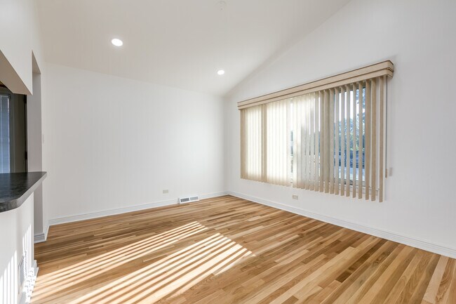 Building Photo - 8606 Lillibet Terrace