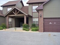 Building Photo - 2 Bedroom 2 Bath Apartment/Condo in Gated ...