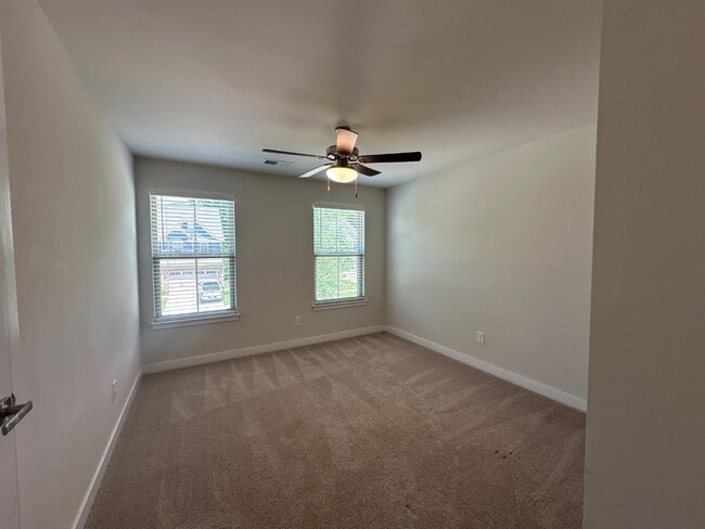 Building Photo - 145 Beacon Dr