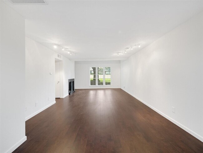 Building Photo - 7611 Woodthrush Dr