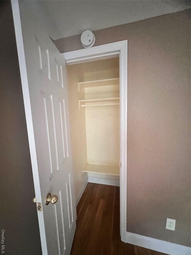 Building Photo - 2 Morris Ave