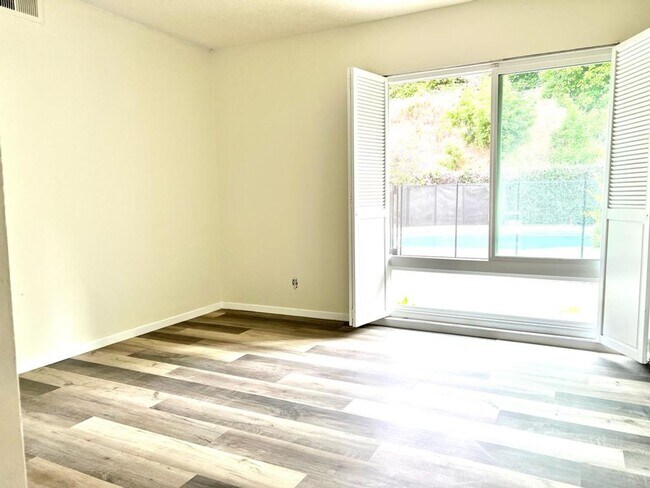 Building Photo - 24360 Crestlawn St