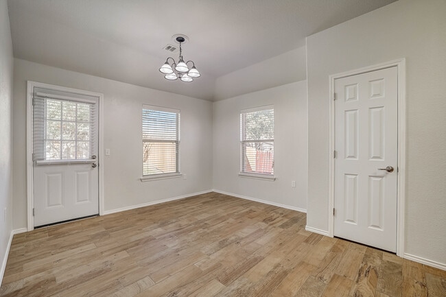 Building Photo - 5800 Silver Screen Dr