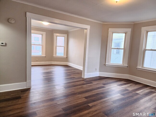 Building Photo - 402 Park St