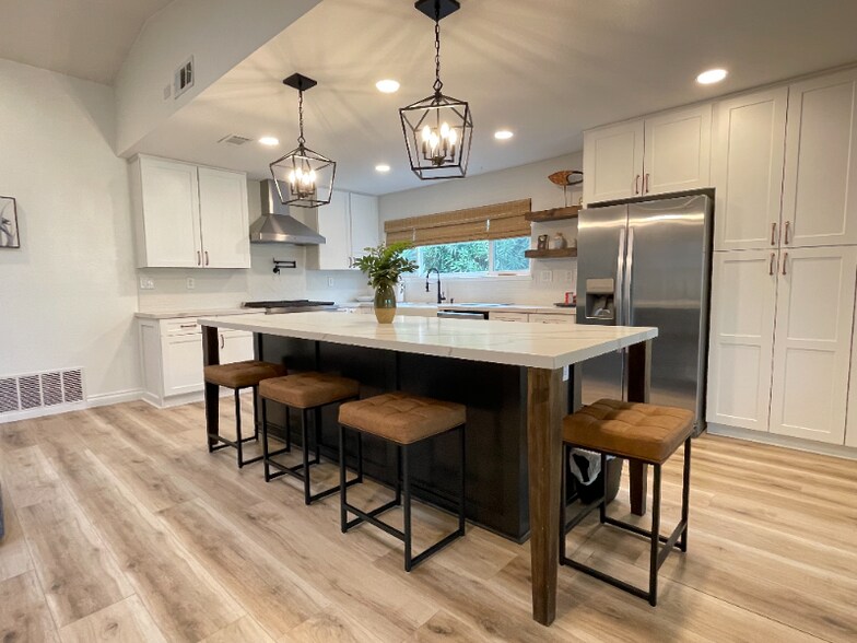 Building Photo - 12899 Rain Shadow Rd