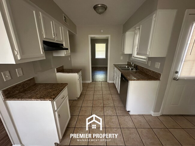 Building Photo - Beautiful 3BR/2BA Bartlett Home | 1,608 Sq Ft, Fireplace & Fenced Yard with Covered Patio