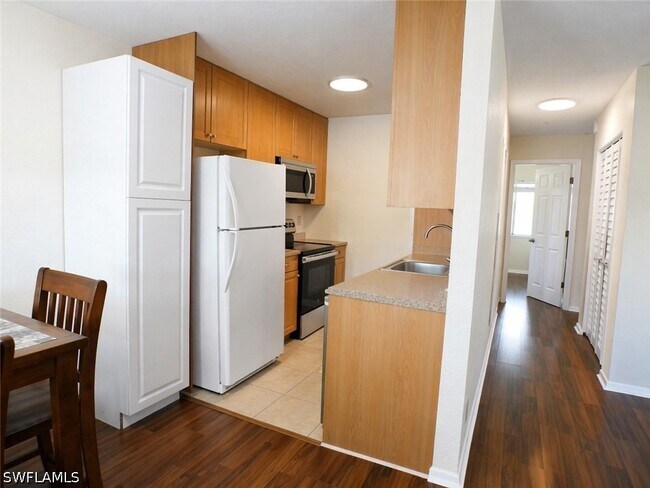 Building Photo - 4615 Bayshore Dr