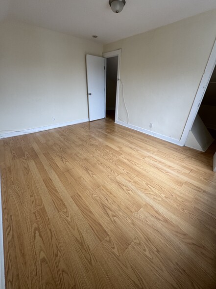 Building Photo - 137 Quinnipiac St