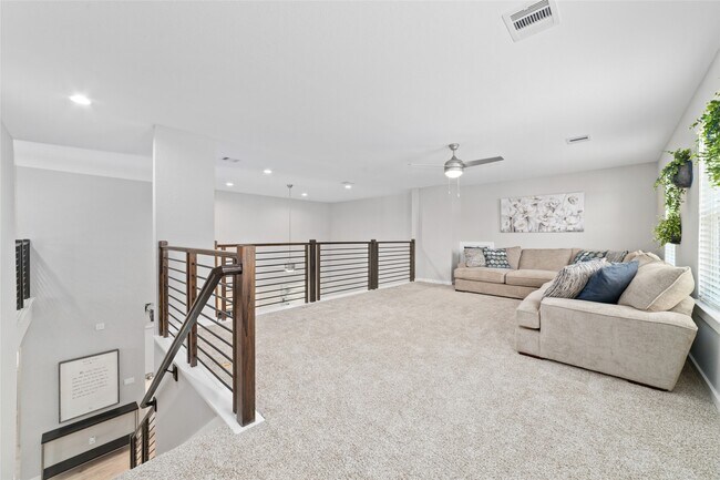 Building Photo - 10332 Rainbow Cove Ln