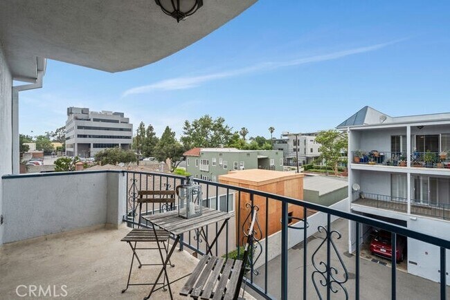 Building Photo - 972 E California Blvd