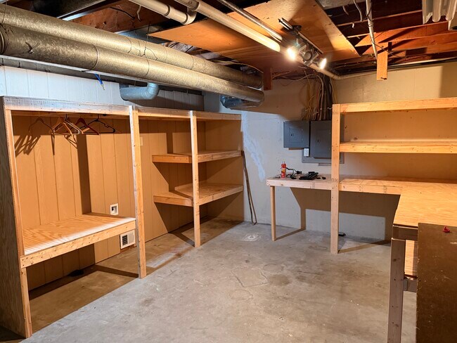 Building Photo - 5039 W Clayton Rd