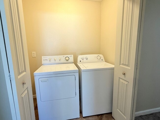 Building Photo - 2434 Beechwood St