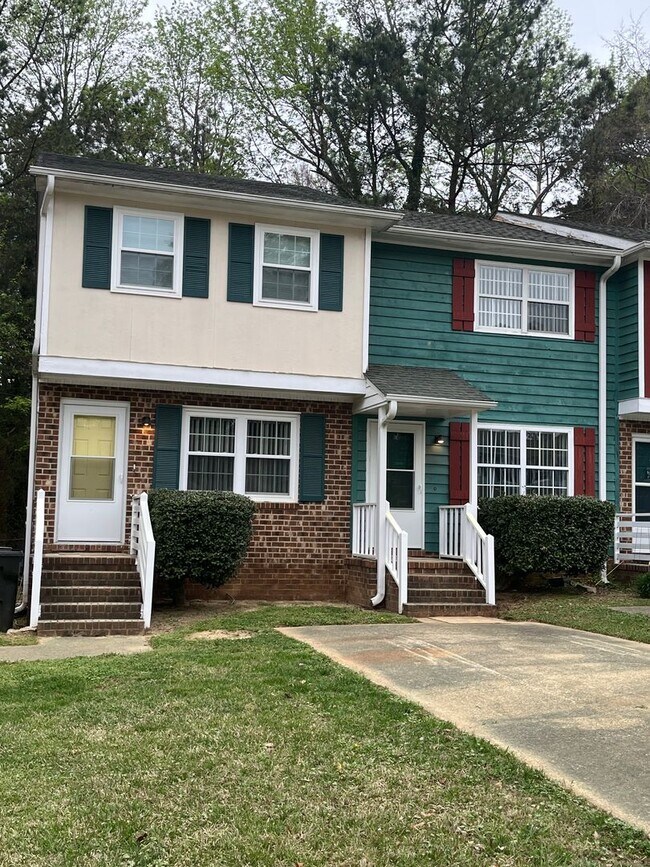 Building Photo - 228 Bridgefield Pl