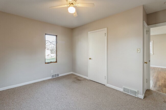Building Photo - CLOSE TO BEAVERDALE!! 2 Bed, 1 Bath Home in Des Moines