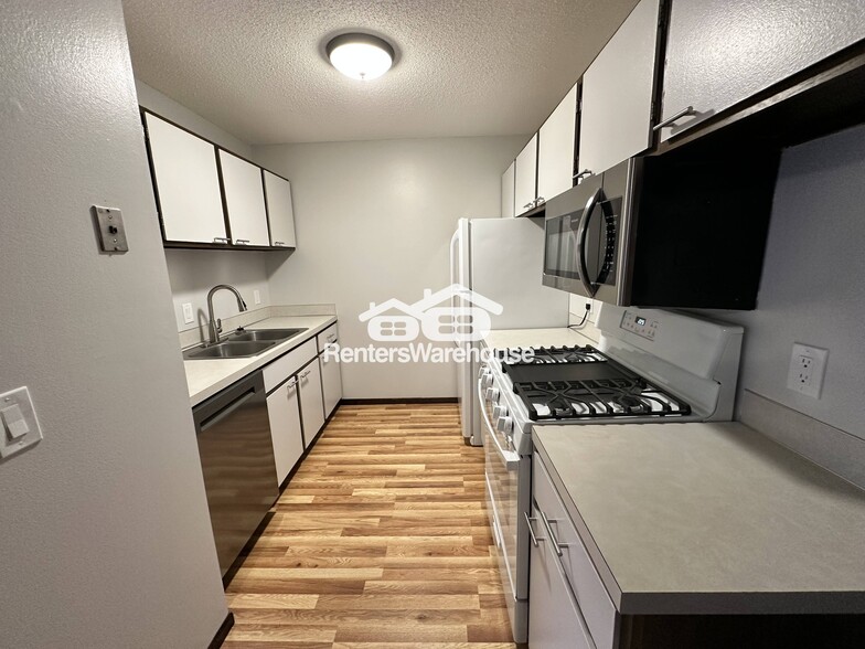 Primary Photo - 1601 N Innsbruck Dr