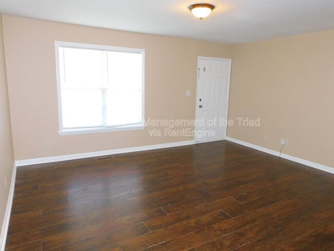 Building Photo - 814 Carrieland Dr