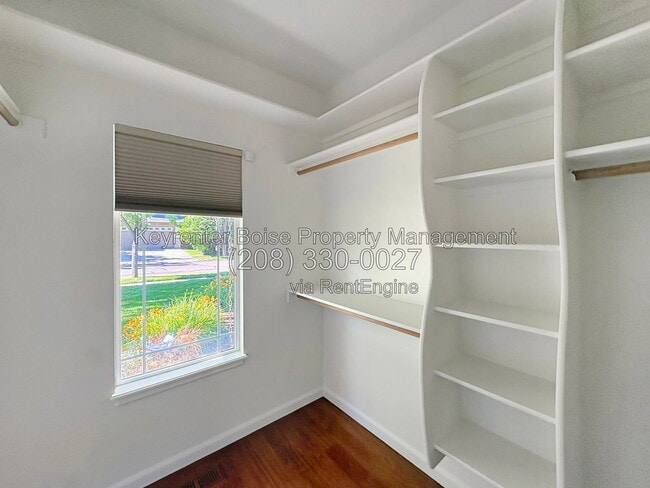 Building Photo - 650 E Whitney Ct