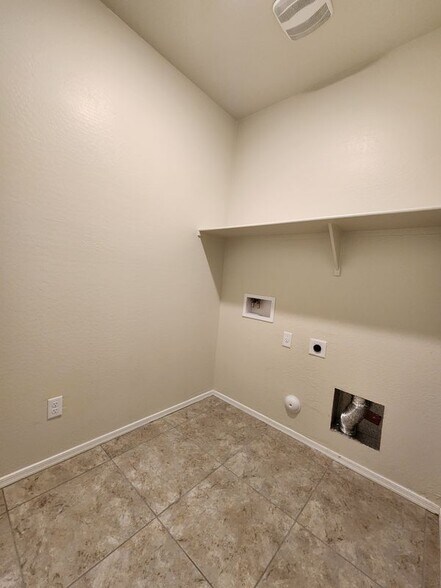 Building Photo - 1058 W Chimes Tower Dr