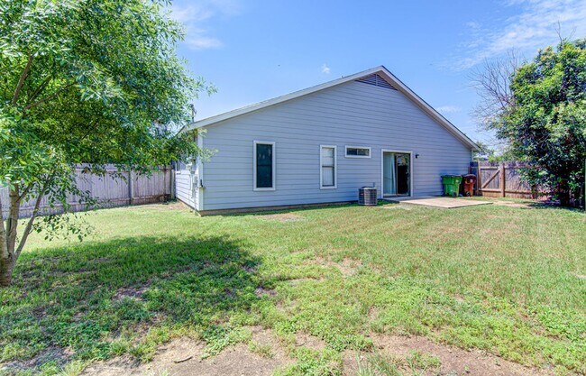 Building Photo - 1603 Dale Cove