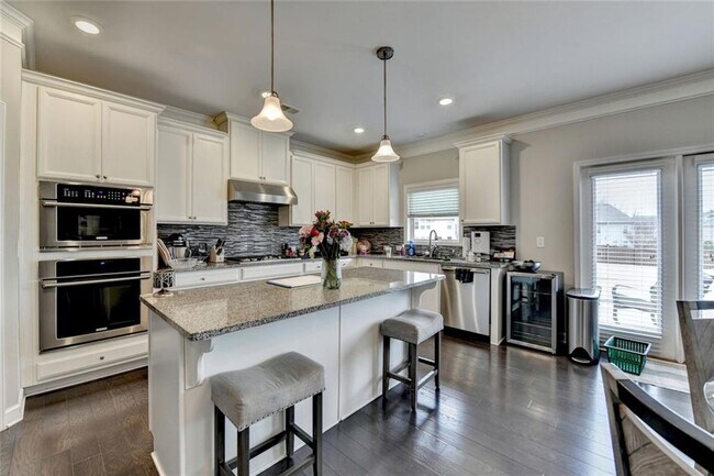 Building Photo - 5525 Nesmith Ct