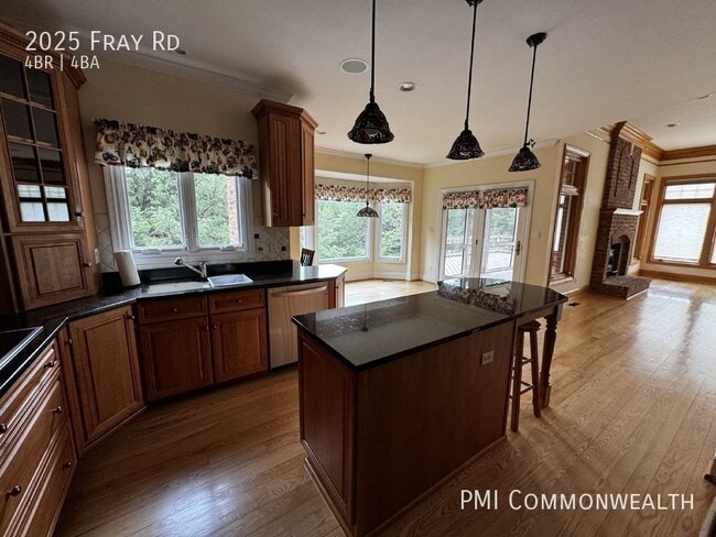 Building Photo - 4 Bed / 3.5 Bath Single Family (Available ...