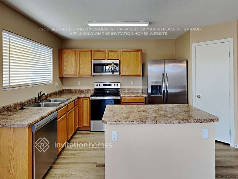 Building Photo - 3035 E Santa Rosa Dr