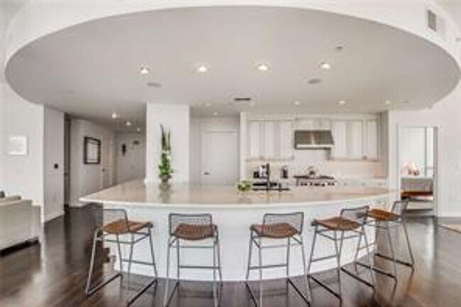 Building Photo - Furnished Luxury Buckhead Condo - Walk to EVERYTHING