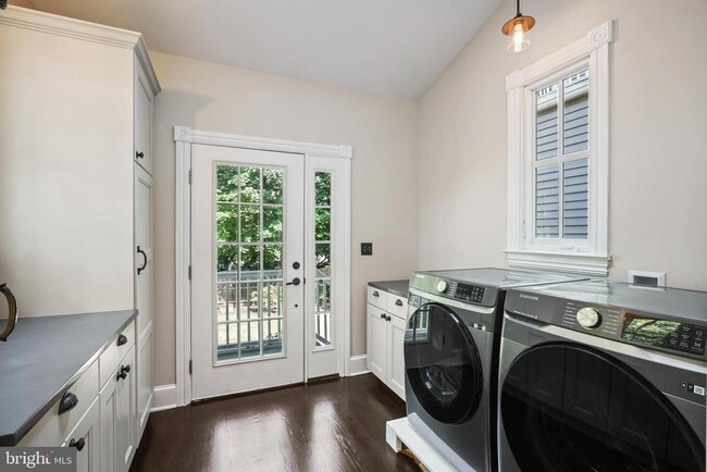 Building Photo - 12 Murray Pl