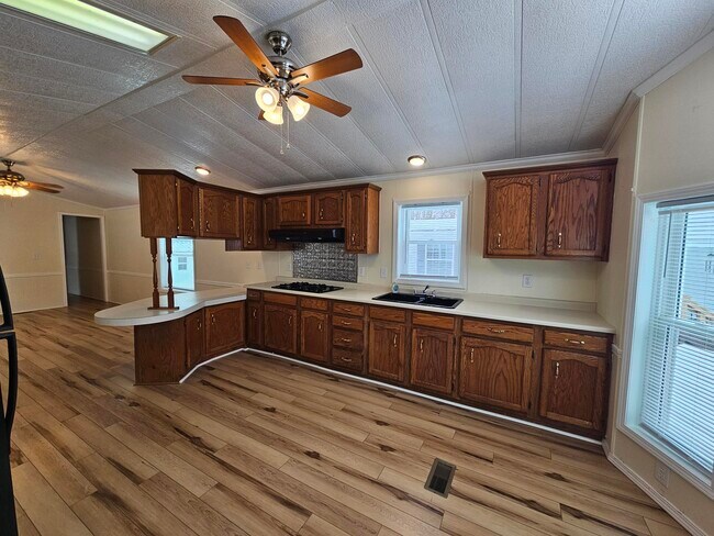 Building Photo - 158 Country Rd