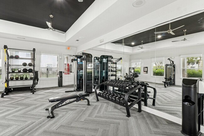 Building Photo - 14807 Woodland Hills Dr