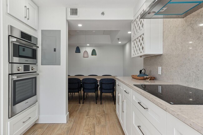 Building Photo - 4600 S Ocean Blvd