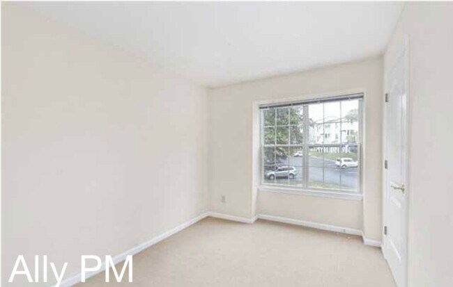 Building Photo - 1313 Villa Way