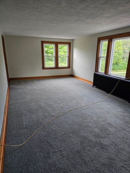 Building Photo - 307 N Brown Ave