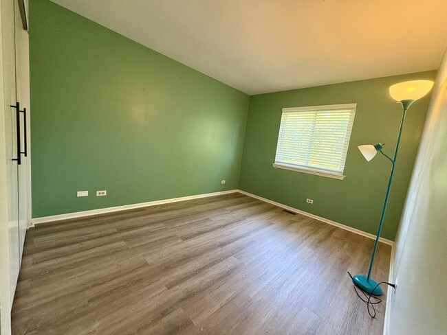 Building Photo - 313 Linden Dr