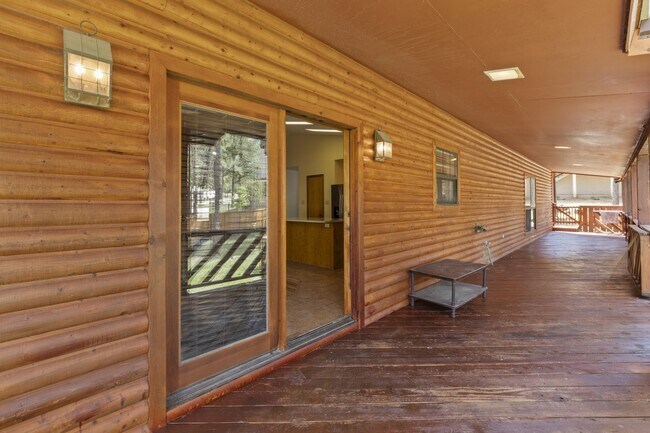 Building Photo - 103 E Miller Ct
