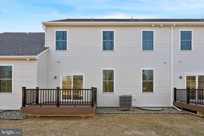 Building Photo - 114 Silversmith Rd