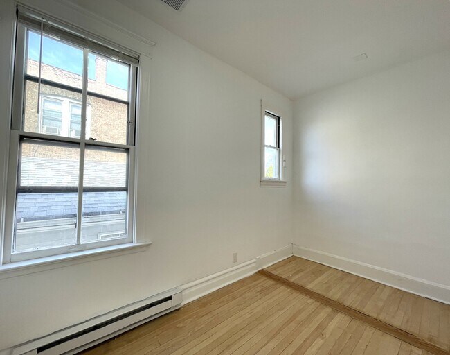 Building Photo - 1321 East Ave