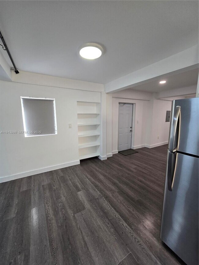 Building Photo - 1629 SW 6th St