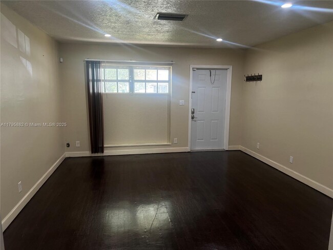 Building Photo - 4120 Woodside Dr