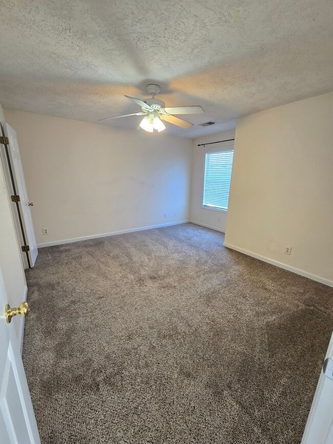 Building Photo - 3rd floor condo for rent