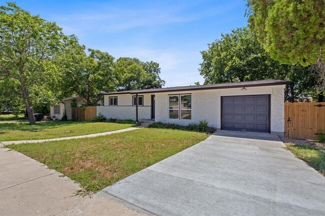 Building Photo - 711 Santa Rosa Dr